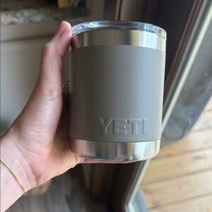 Yeti Ramblers Mug in Stone Gray - 10oz